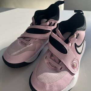 Nike Kids Team Hustle Sneakers
